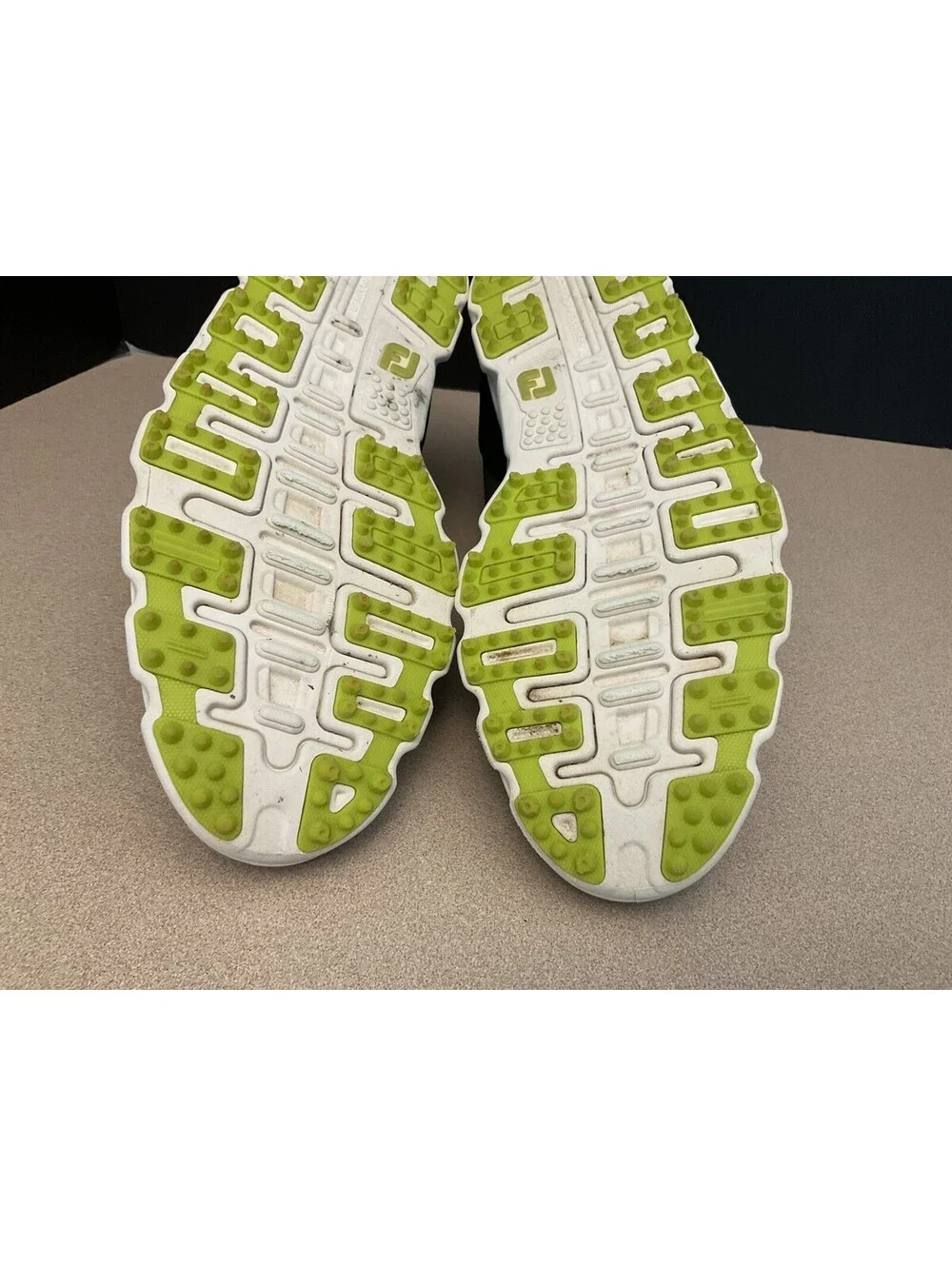 Mens FootJoy SuperLites XP Spikeless Golf Shoes. Size 9 Wide. Great Condition!!!
